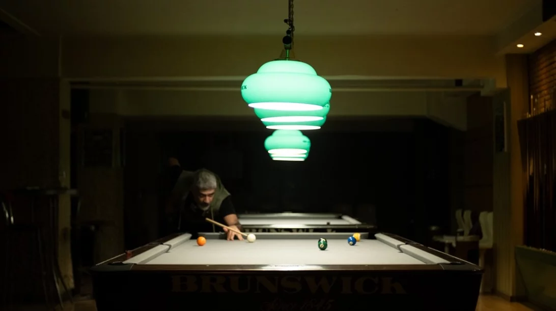 Μια ακόμα παρτίδα "Ρουά ματ" στο ιστορικό μπιλιαρδάδικο της Πλατείας Αμερικής