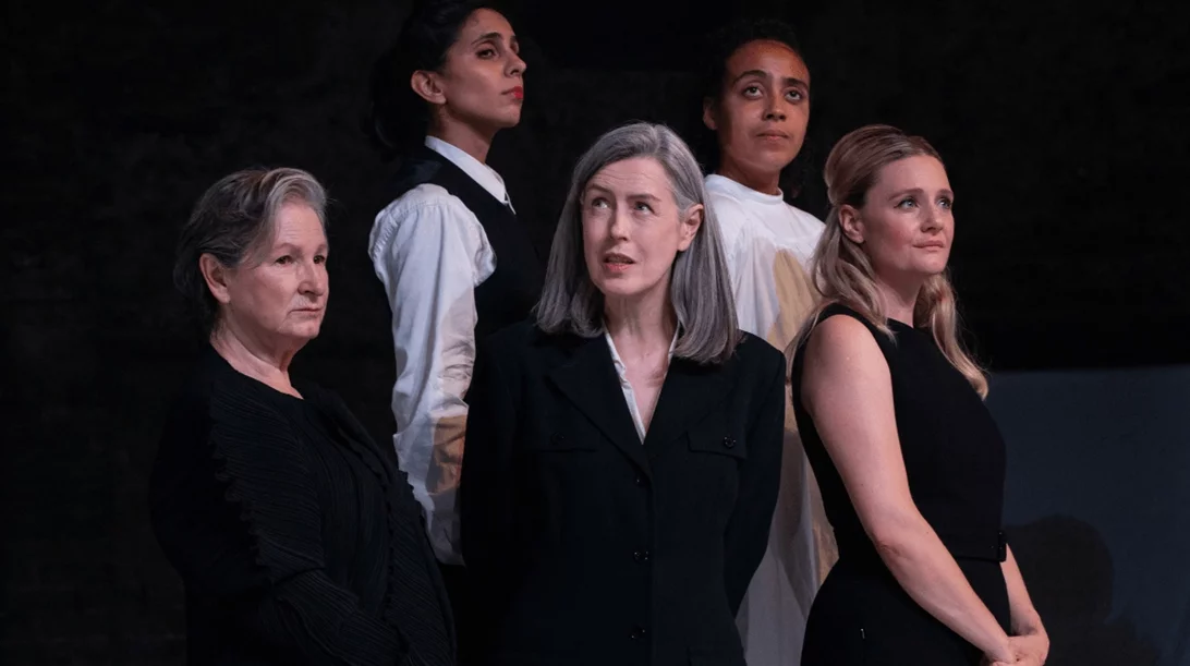 Η Annie Ernaux σόκαρε τους Βρετανούς: Ένας νεοσυντηρητισμός ανατέλλει στο θέατρο;