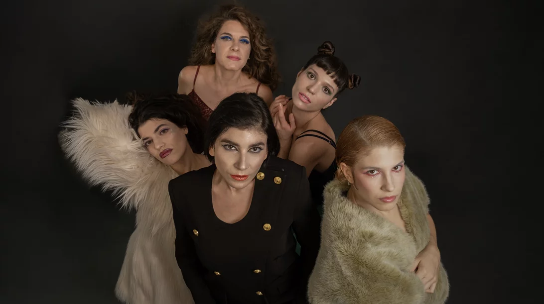 "Στην κορυφή του κόσμου, εκεί να με πας" μας λεει η Ειρήνη Φαναριώτη