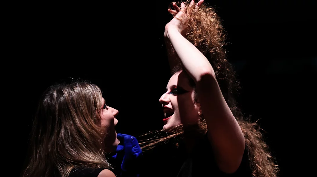 "Δούλες": Η Ομάδα Σημείο Μηδέν επιστρέφει στο Θέατρο Άττις – Νέος Χώρος