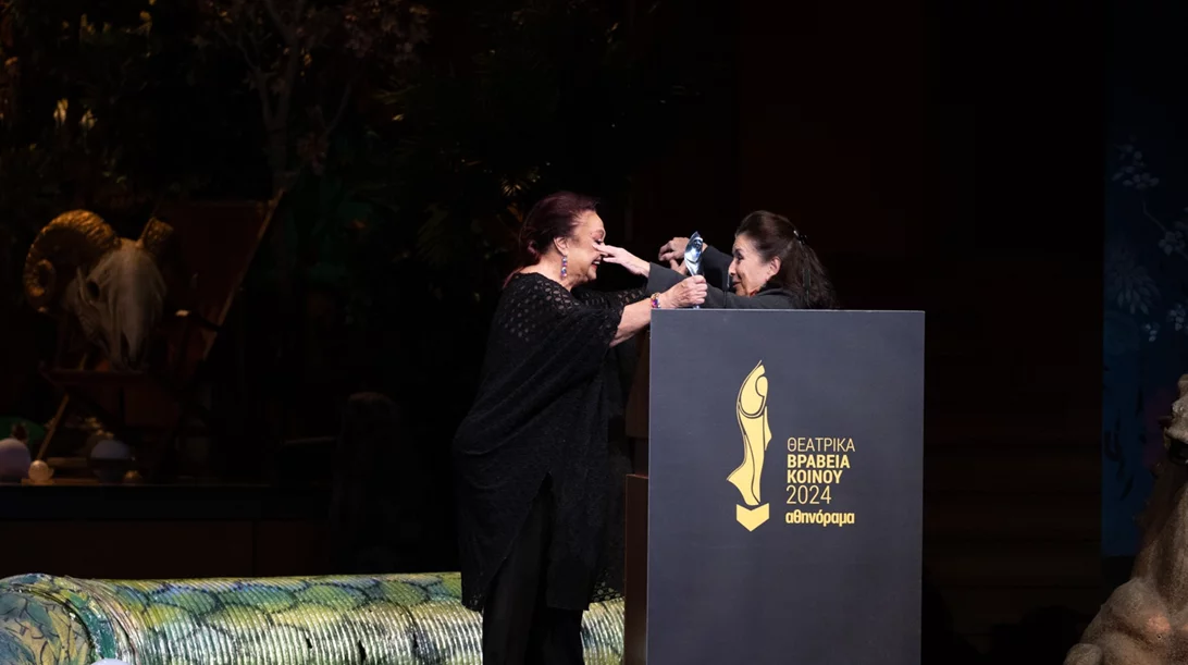 Νένα Μεντή και Μίρκα Παπακωνσταντίνου μας χάρισαν μια ξεχωριστή στιγμή στα Θεατρικά Βραβεία Κοινού 2024
