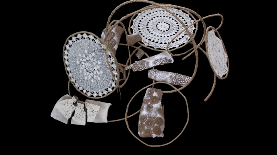 Μια εικαστική συνομιλία στο "Μπιζζζ…. 2025"