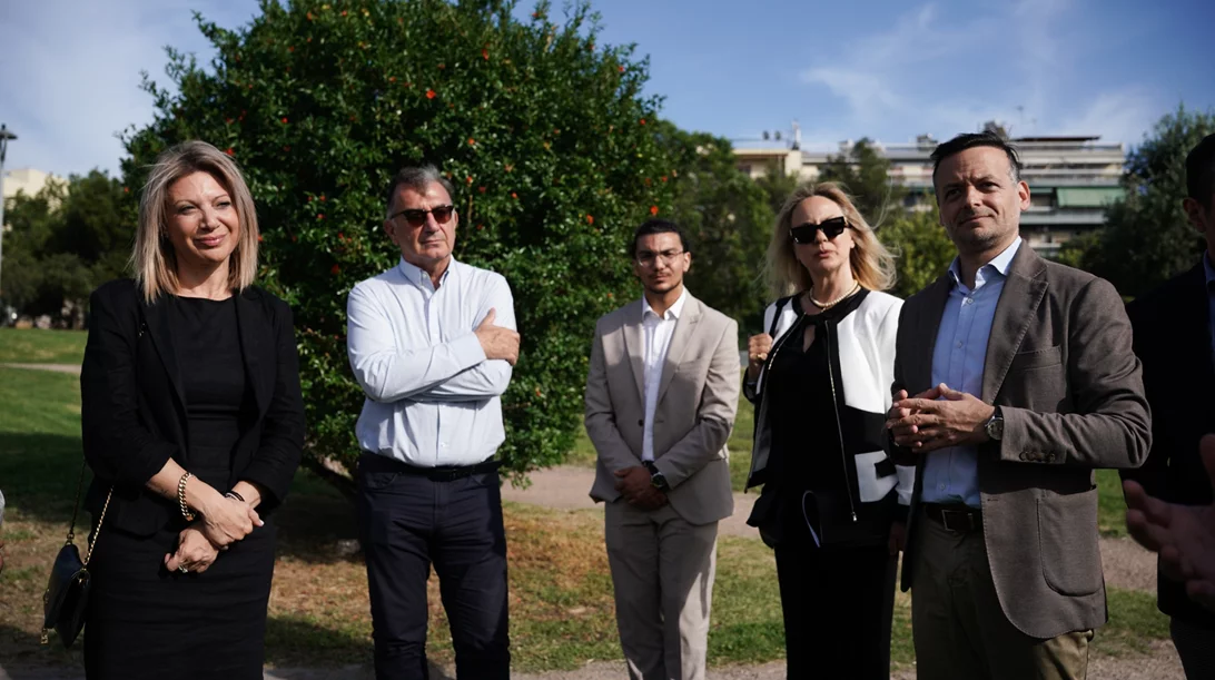 Δήμος Αθηναίων: Ανέγερση γλυπτού-μνημείου για τα θύματα των Τεμπών