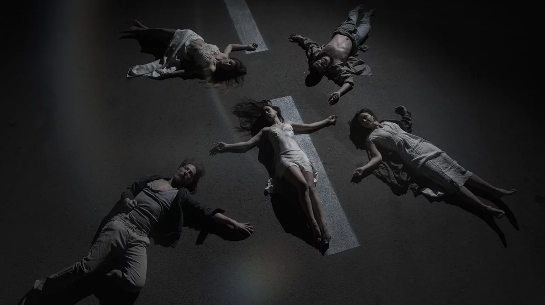 "Στην παλιά εθνική": Μια οικογενειακή τραγωδία στον παλμό του χρόνου