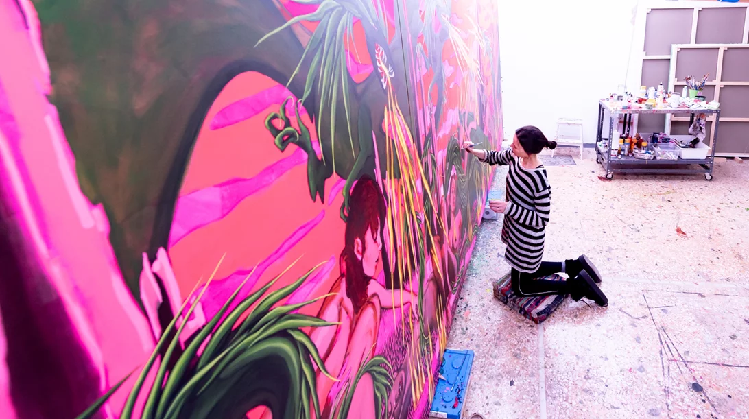 "Bad Girls, Big Dragons": Ταξιδεύουμε στους ονειρικούς κόσμους της Στέλλας Καπεζάνου