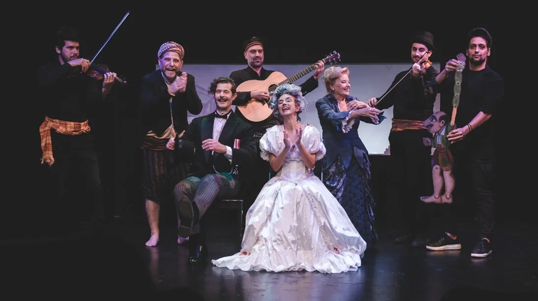 "Ο Φιάκας" στο Από Μηχανής με συνοδεία μουσικής και Καραγκιόζη