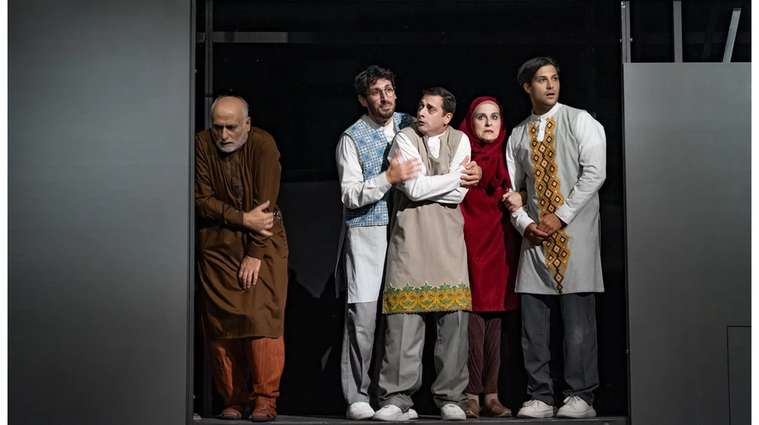 "Το αγόρι με τις δυο καρδιές": Επαναλαμβάνεται η αληθινή ιστορία μιας οικογένειας Αφγανών, μεταγραμμένη για τη σκηνή