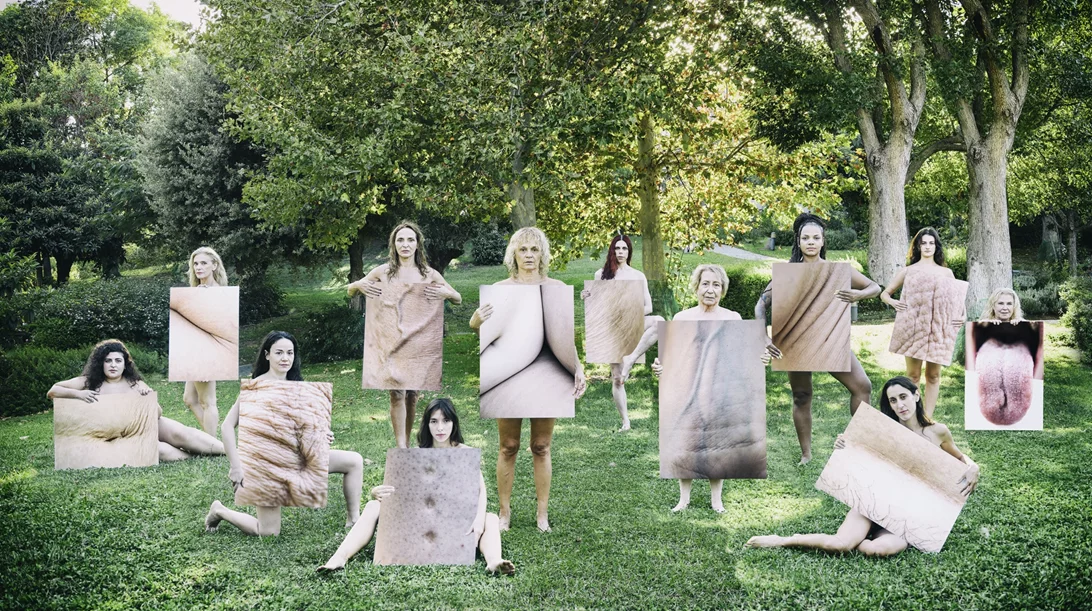 "Στο σώμα της" : Η σεζόν ανοίγει στο Εθνικό Θέατρο με δώδεκα γυναίκες που λένε τις ιστορίες τους