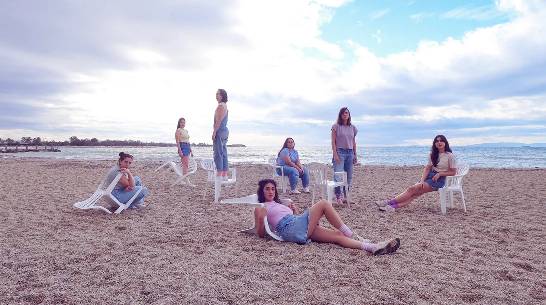 "Πάρανταϊζ - Η αίθουσα κλιματίζεται": Η ομάδα Seven Sisters επιστρέφει με νέα παράσταση