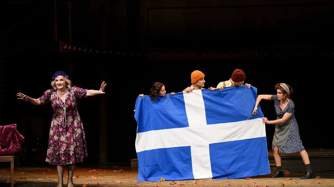 "Η μητέρα του σκύλου": Φωτογραφίες από την παράσταση