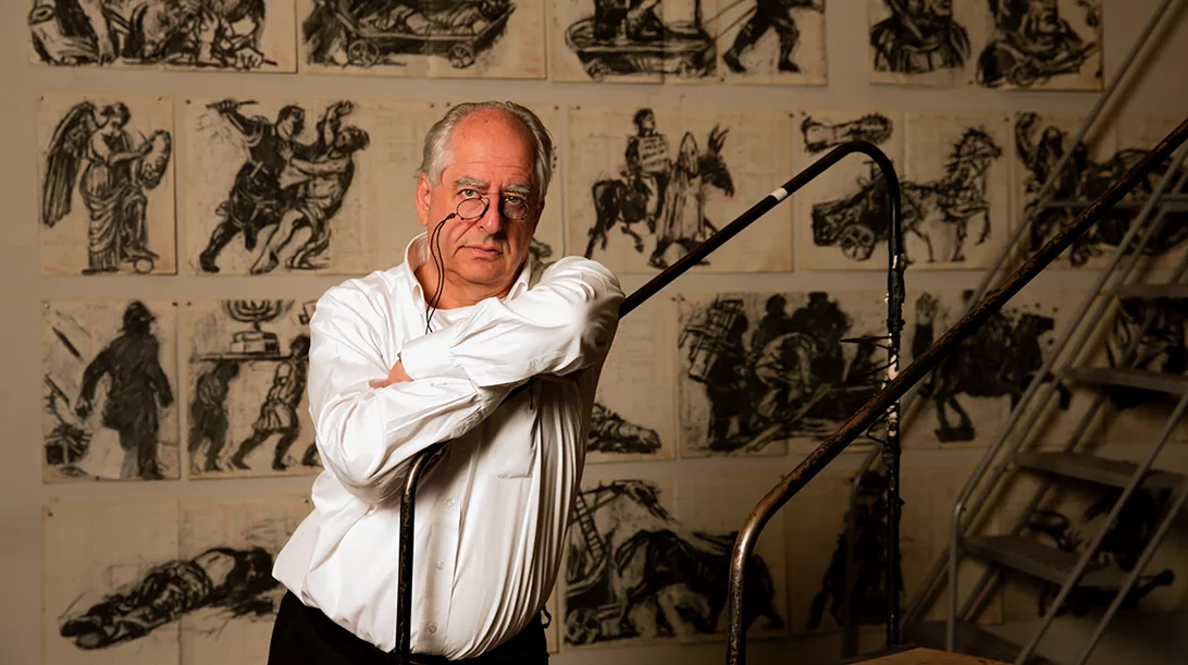 Με αφορμή το Φεστιβάλ Αθηνών: Γιατί ο Ουίλιαμ Κέντριτζ συνεχίζει να μας γοητεύει