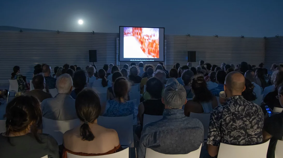 Ραντεβού στην ταράτσα του ΕΜΣΤ για τις πιο εντυπωσιακές θερινές προβολές