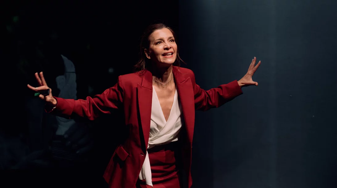 Κατερίνα Λέχου: " Δεν σκηνοθετώ τη ζωή μου· τη ζω"