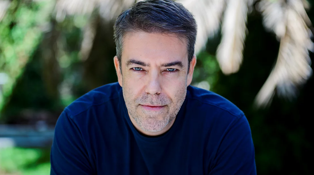 Ο Γιάννης Καλαβριανός αναζητά νέους ηθοποιούς για τη νέα του παραγωγή: "Ο αγαπητικός της βοσκοπούλας- Το μιούζικαλ"