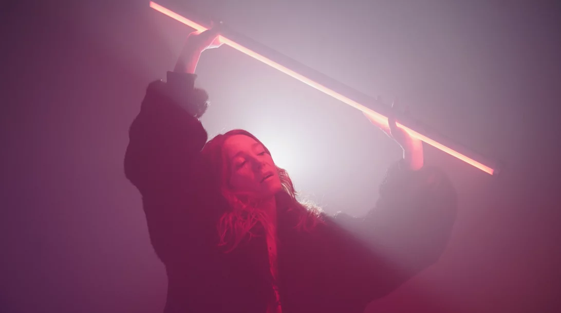 Για την Kat Valastur, ο χορός είναι μια πράξη ελευθερίας και επαναπροσδιορισμού