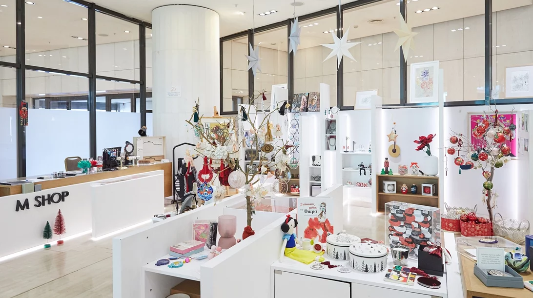 Περίτεχνα δώρα από τα πωλητήρια μουσείων - χώρων τέχνης και άλλες funky προτάσεις για χριστουγεννιάτικο shopping