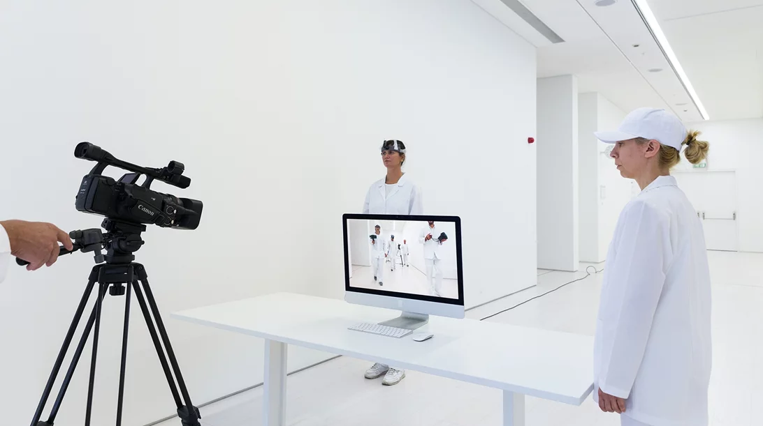 Μαρία Λάλου: "Στο διαδίκτυο πλέον βιώνουμε μία περιοριστική, σκηνοθετημένη πραγματικότητα"