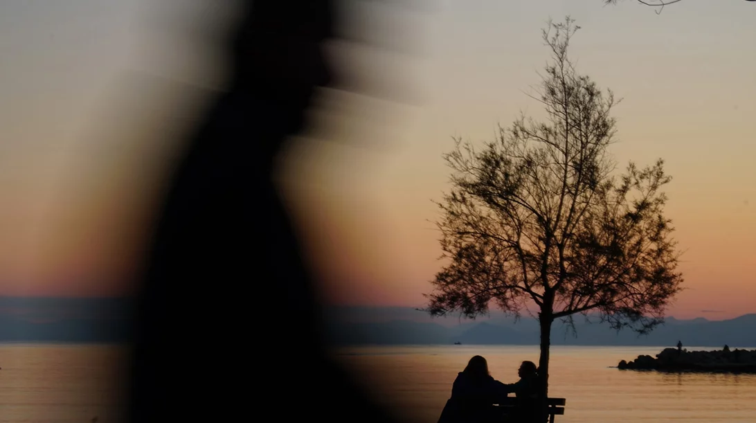 "Into the Silence": Ζιν και φωτογραφία σε μία βιωματική έκθεση