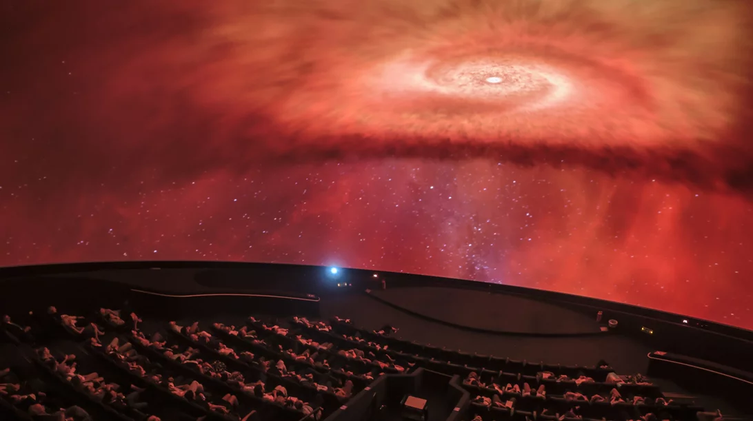 "Είμαστε Αστρόσκονη": Είδαμε τη διαστημική σύμπραξη του Διονύση Σιμόπουλου και του Βαγγέλη Παπαθανασίου στο Πλανητάριο