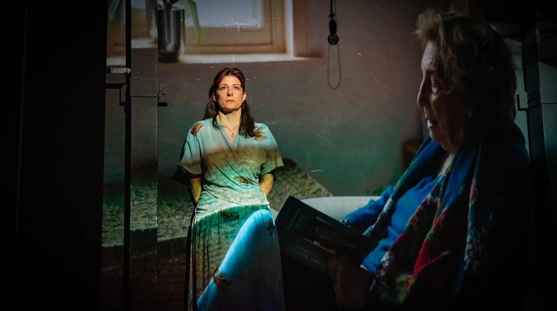 "Η αρραβωνιαστικιά του Αχιλλέα": Η Γιασεμί Κηλαηδόνη και η γενιά που διεκδίκησε να αλλάξει τον κόσμο