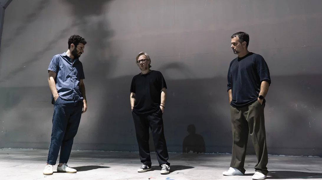 Πώς η τζαζ αλληλεπιδρά με τη ζωγραφική; Το Dimitris Tsakas Trio δίνει την απάντηση