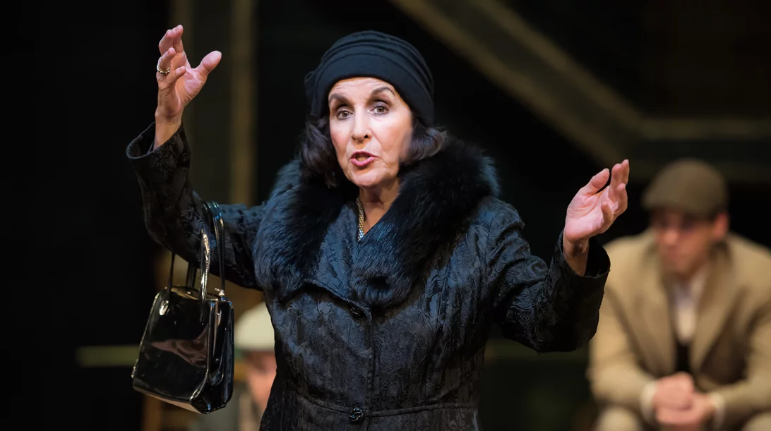 Αυλαία για τη Νένα Μεντή και τη "Μαρίκα"