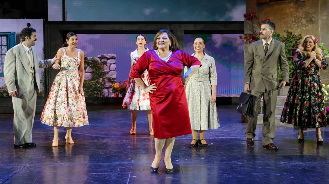 Μια θριαμβευτική πρεμιέρα στο κατάμεστο ΔΕΗ Θέατρο Άλσος- Οι πρώτες εικόνες από τη μουσικοθεατρική παράσταση