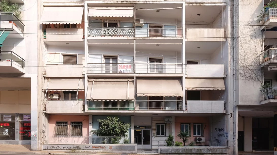 "Athens’ Polykatoikias 1930-1975": Πώς η Αθήνα μετατράπηκε σε μια σύγχρονη μητρόπολη