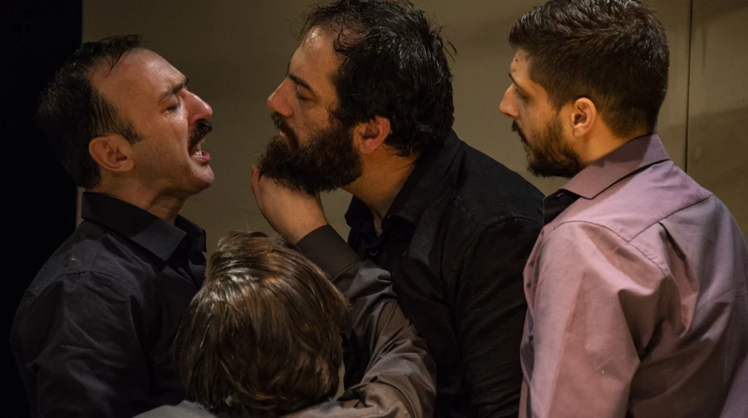 "…καλά, εσύ σκοτώθηκες νωρίς"-Τέταρτη χρονιά παραστάσεων στο Σύγχρονο Θέατρο