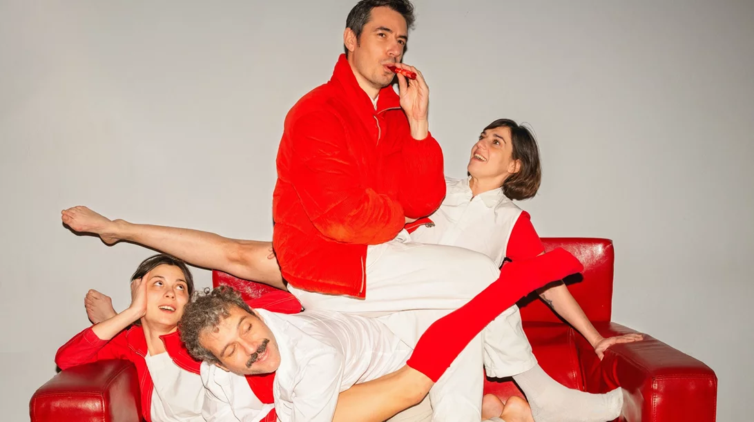 "Κνοκ": Μια σύγχρονη και ανατρεπτική ματιά σε κλασικό έργο από τη Αργυρώ Χιώτη και τον Έκτορα Λυγίζο