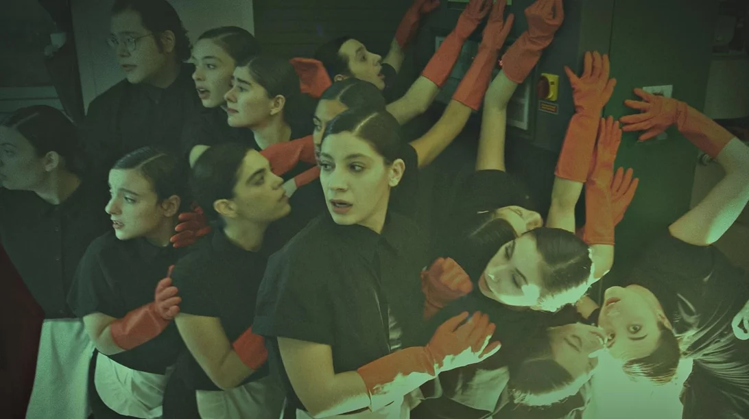 Η ομάδα Disarters μας συστήνεται με μια δική της ανάγνωση στις "Δούλες" του Ζαν Ζενέ