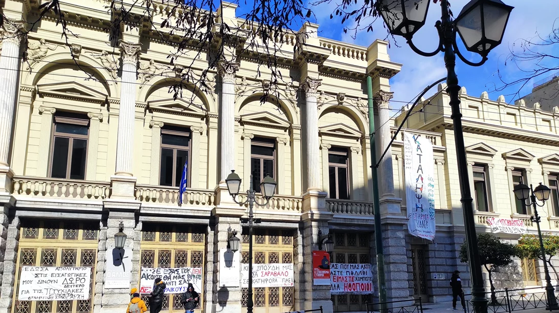 Συνεχίζεται η κατάληψη του Εθνικού Θεάτρου