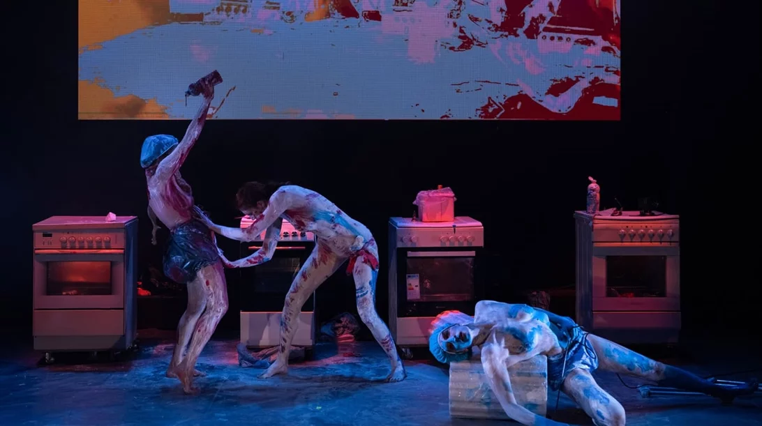 Πάθος, μύθοι και σύγχρονη τέχνη στον κόσμο του "Holy Bitch!"