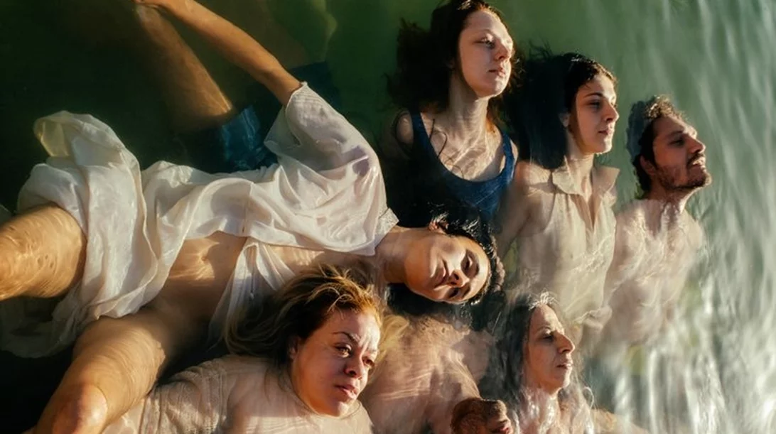 "Μάμι": Ένας στοχασμός για τη μητρότητα από τον Μάριο Μπανούσι