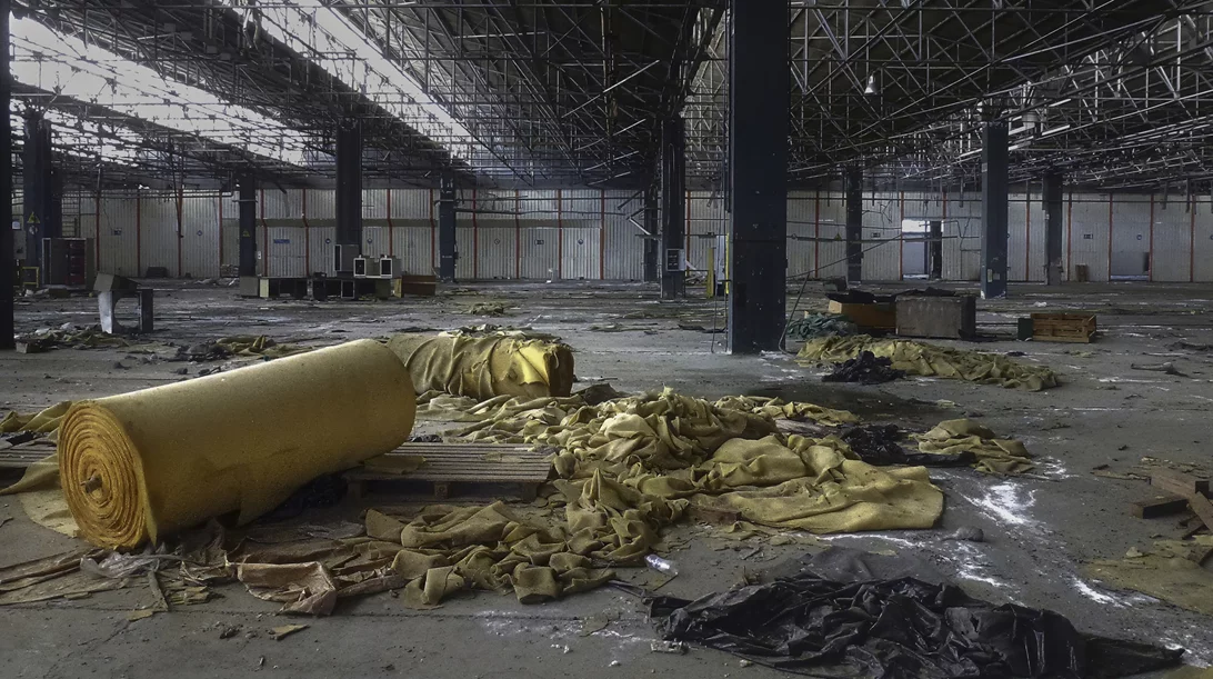 Ένα παλιό εργοστάσιο αυτοκινήτων αναβιώνει μέσω μιας πολυμεσικής έκθεσης στον "Ελληνικό Κόσμο"