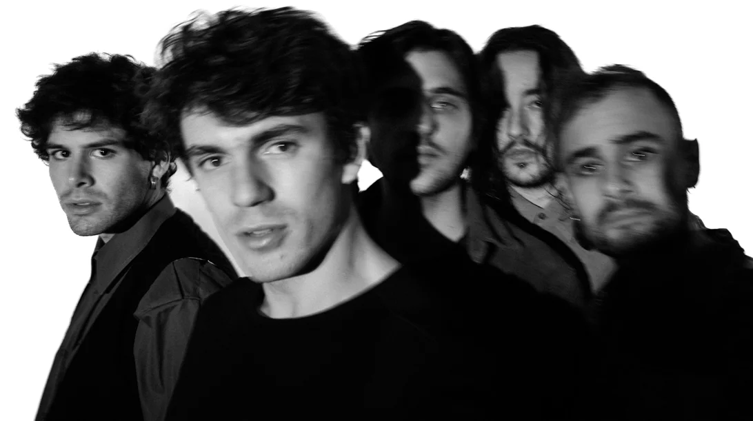 Θέατρο και μουσική: οι ηθοποιοί που γεφυρώνουν τις δύο τέχνες