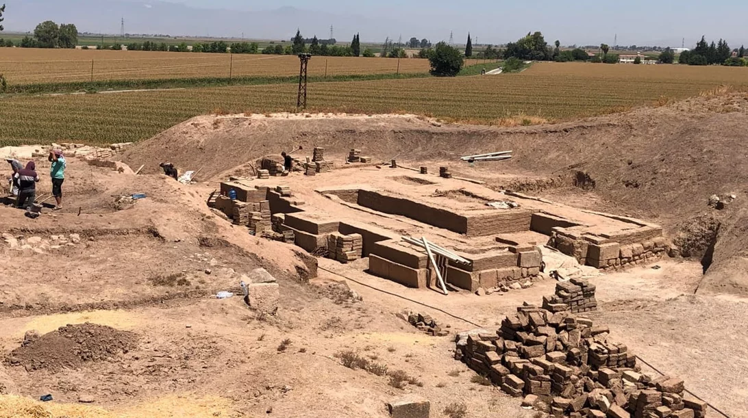 Μνήμη, αρχαιολογική φαντασία και αναταραχές σε μία ιδιότυπη περφόρμανς