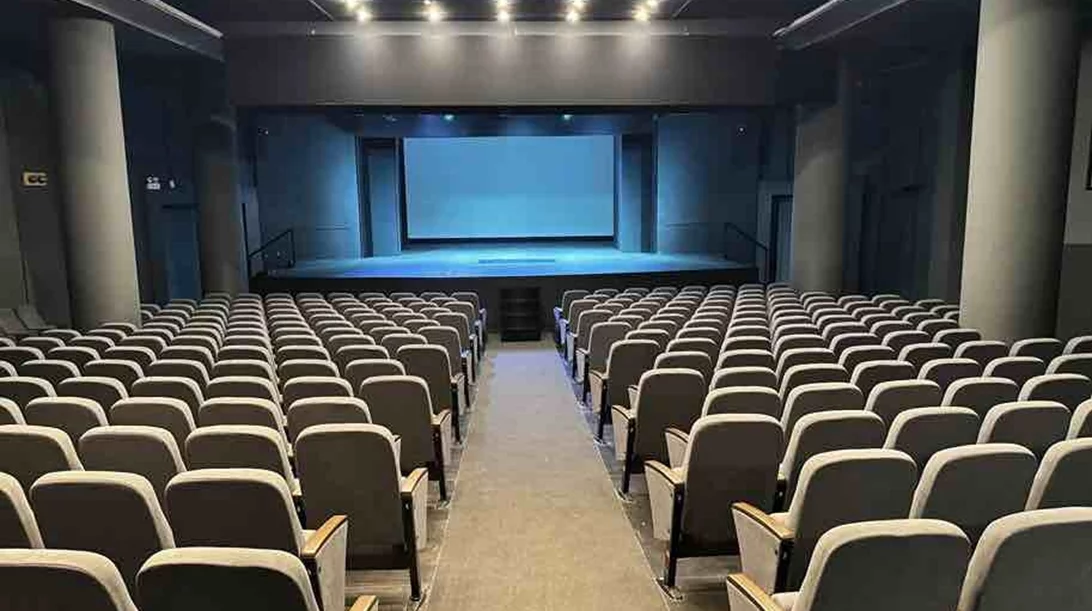 Πρώτες φωτογραφίες από το ανακαινισμένο θέατρο Αλφα- "Ληναίος-Φωτίου"