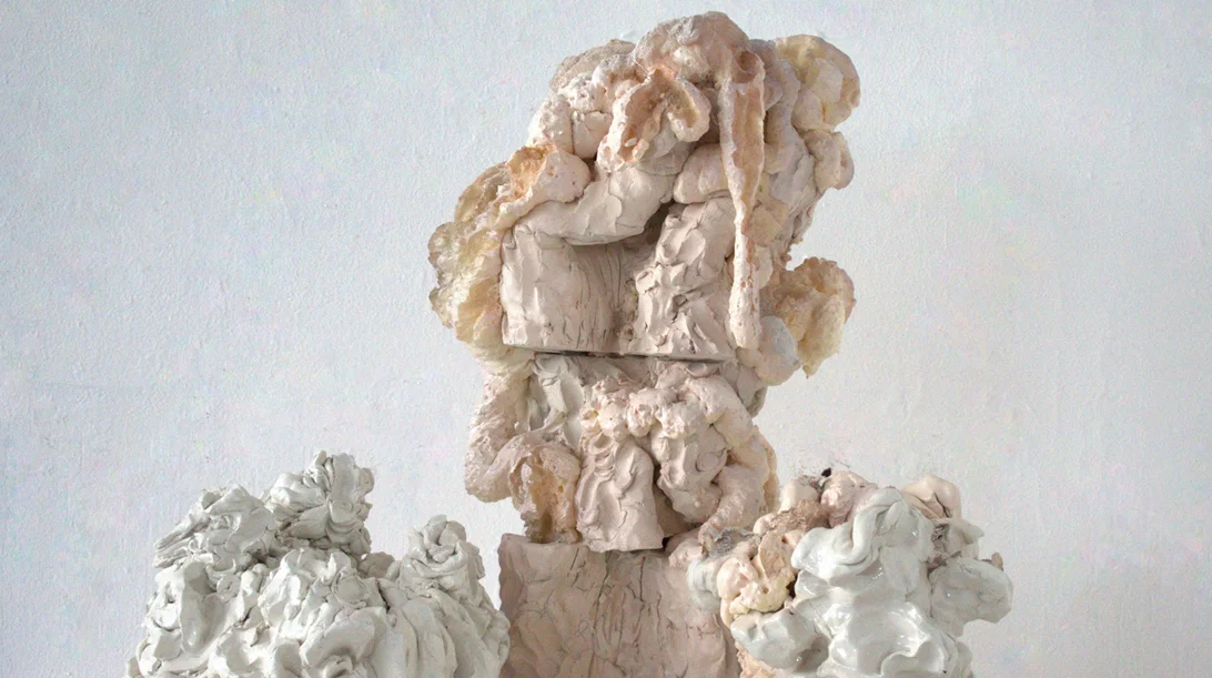 Θραύσματα ενός αποδομημένου κουκλόσπιτου στο Κέντρο Τεχνών Μετς