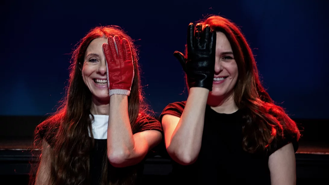 Arthrosis: Ο δρόμος της αντίστασης και της απώλειας στη νέα σκηνική σύνθεση της Κατερίνας Ελοσίτου