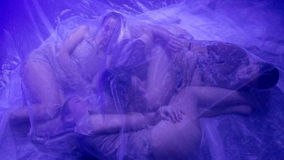 "Ζωντανοί δεσμοί": Μια σύγχρονη χορευτική παράσταση που πραγματεύεται την ικανότητά μας να αγαπάμε και να συνδεόμαστε