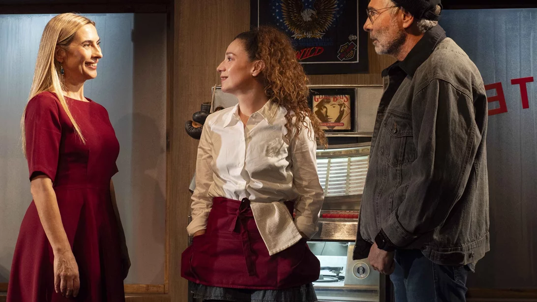 "Σε βλέπω" στο Μικρό Παλλάς, πλέον και τις Κυριακές