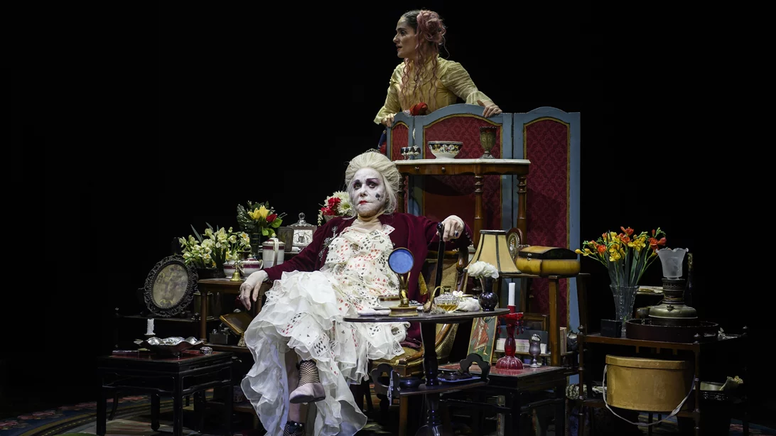 "Ντάμα Πίκα" με την Μπέττυ Αρβανίτη: Νέες φωτογραφίες και βίντεο