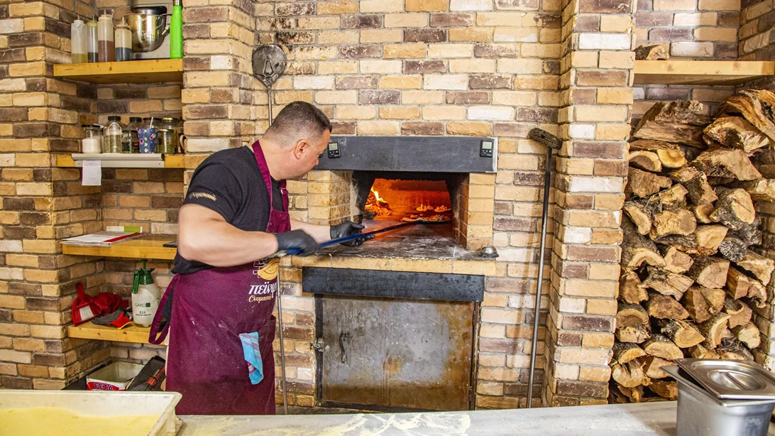 Video walkthrough: Η Ναταλία Δραγούμη δοκιμάζει φουρνιστά καλούδια στο "Πεϊνιρλί Ονομαστός"