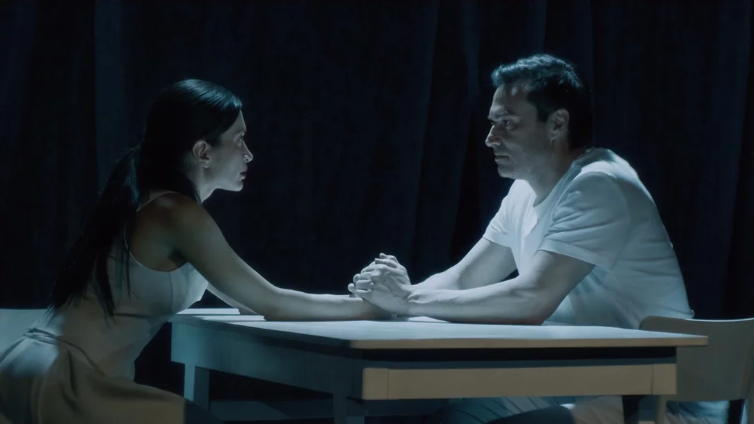 Το "Toxic" του Γιώργου Αγγελίδη σε δυναμική πρεμιέρα στο Θέατρο Αργώ