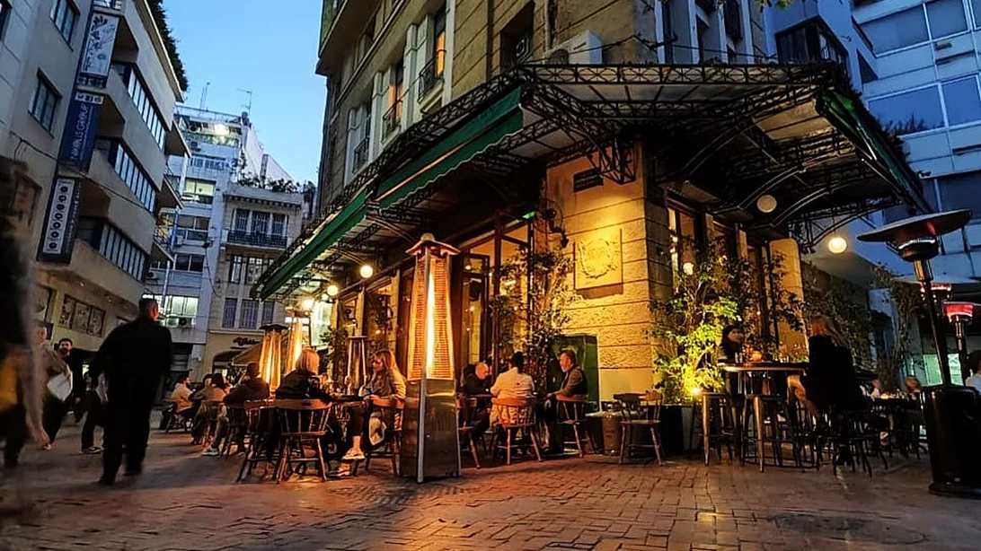 Τα φώτα και πάλι στην πλατεία Αγίων Θεοδώρων