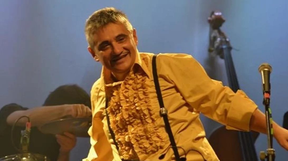 "Ο Αποσυνάγωγος": Ο Ζωρζ Πιλαλί επιστρέφει με σατιρική παράσταση-έκπληξη