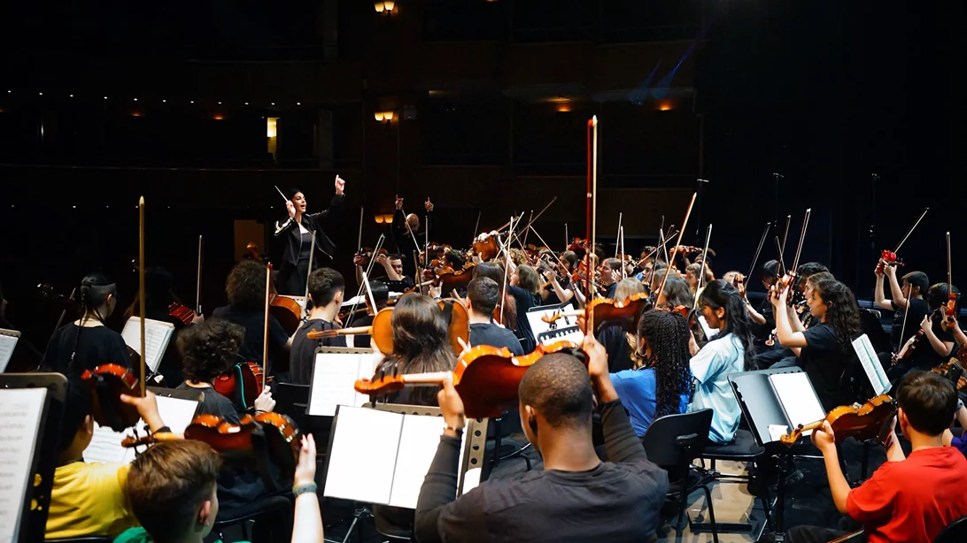 Η νεανική ορχήστρα El Sistema Greece φέρνει το πνεύμα των γιορτών στο Μουσείο Ακρόπολης