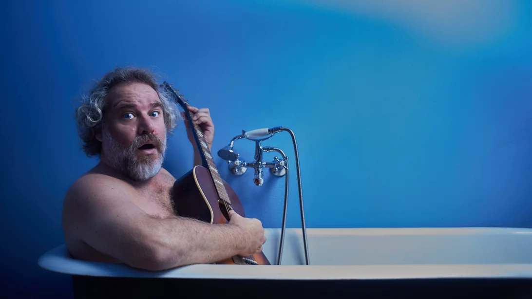 Τι είναι το μεταλακανικό πρωτοπάνκ του Θέμου Σκανδάμη και πότε το ακούμε live στο Baumstrasse