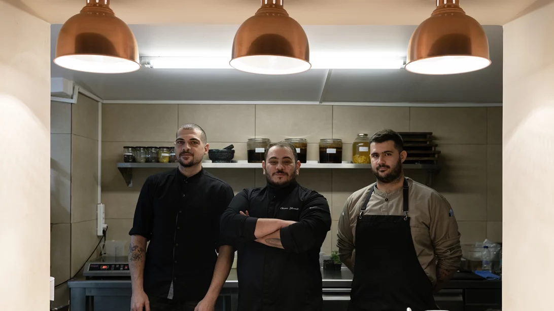 Video walkthrough: Η Ναταλία Δραγούμη συστήνεται στην ελληνο-ασιατική γευστική συμμαχία του "Garum"